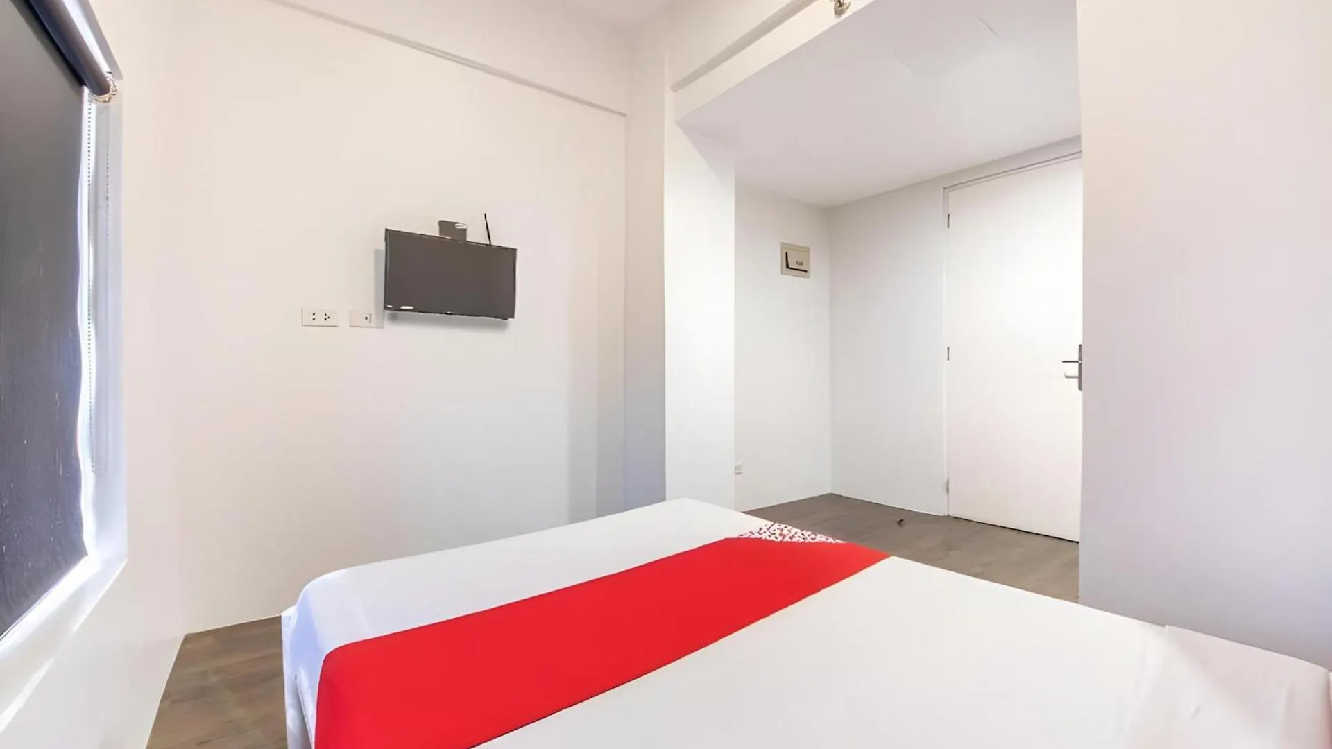 Oyo 563 Mytown New York Hotel Taguig