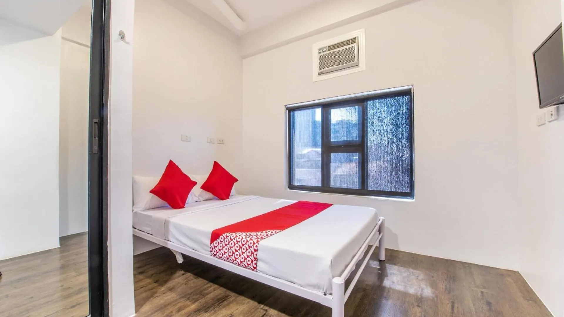 Oyo 563 Mytown New York Hotel Taguig