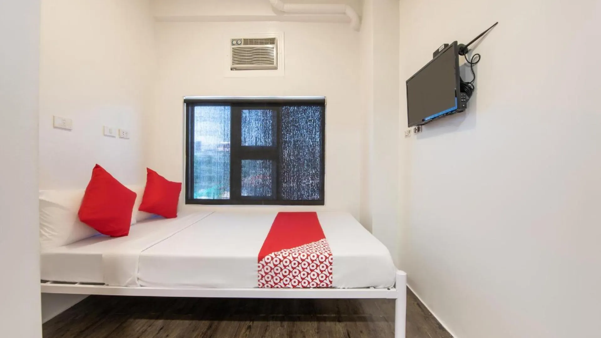 Oyo 563 Mytown New York Hotel Taguig