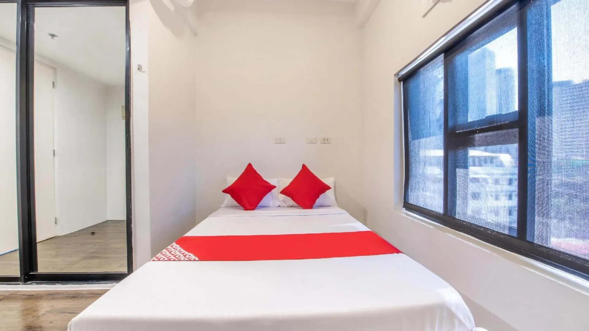 Oyo 563 Mytown New York Hotel Taguig