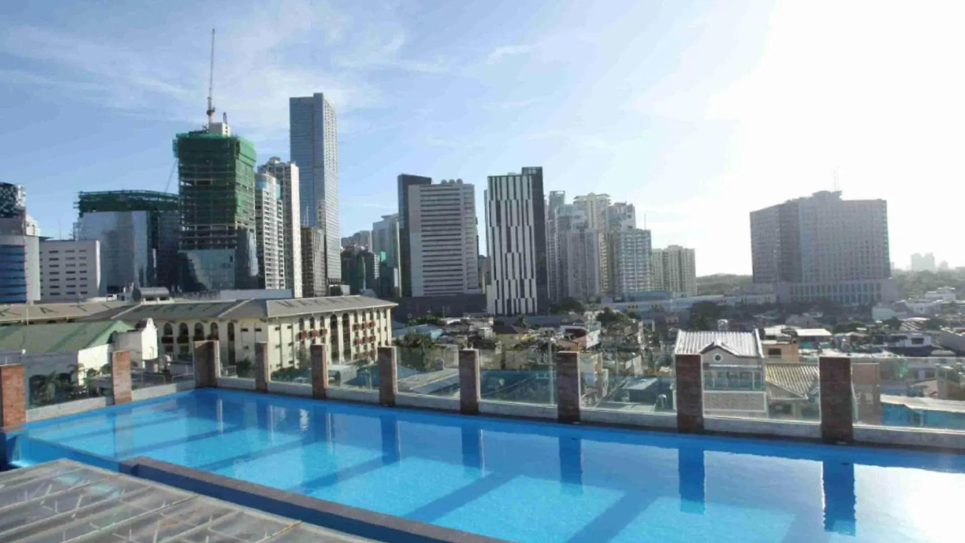 Oyo 563 Mytown New York Hotel Taguig